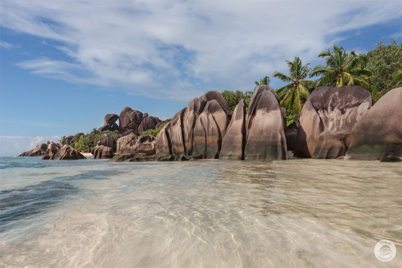 Granitfelsen am Strand von Anse Patates (Seychellen)