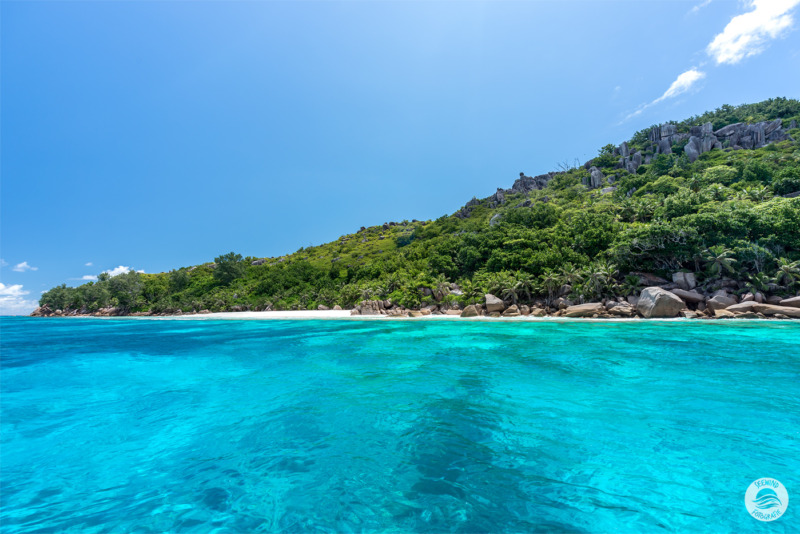 Granitfelsen am Strand von Anse Patates (Seychellen)