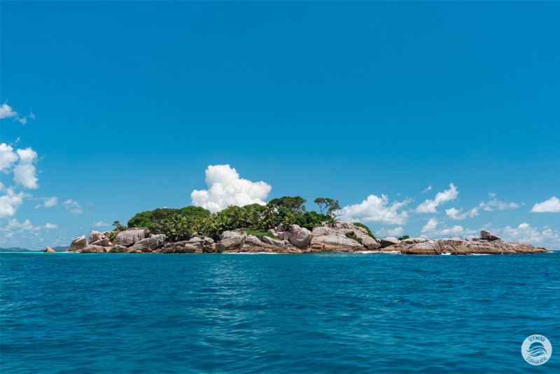 Granitfelsen am Strand von Anse Patates (Seychellen)