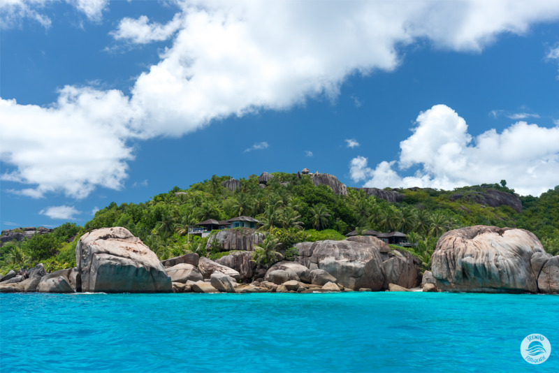 Granitfelsen am Strand von Anse Patates (Seychellen)