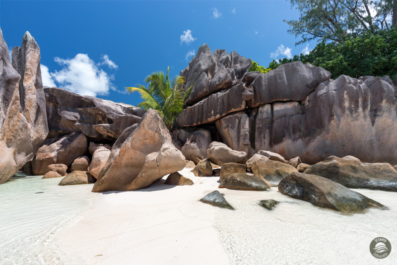 Granitfelsen am Strand von Anse Patates (Seychellen)