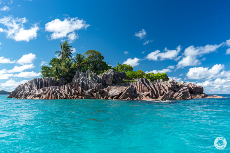 Granitfelsen am Strand von Anse Patates (Seychellen)