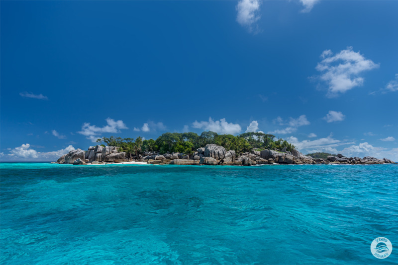 Granitfelsen am Strand von Anse Patates (Seychellen)