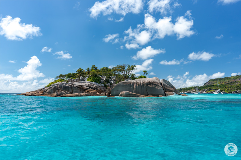 Granitfelsen am Strand von Anse Patates (Seychellen)