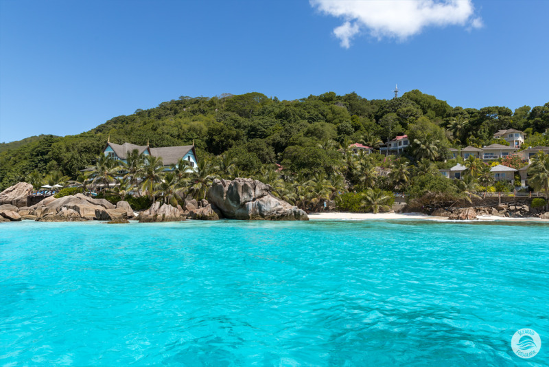 Granitfelsen am Strand von Anse Patates (Seychellen)