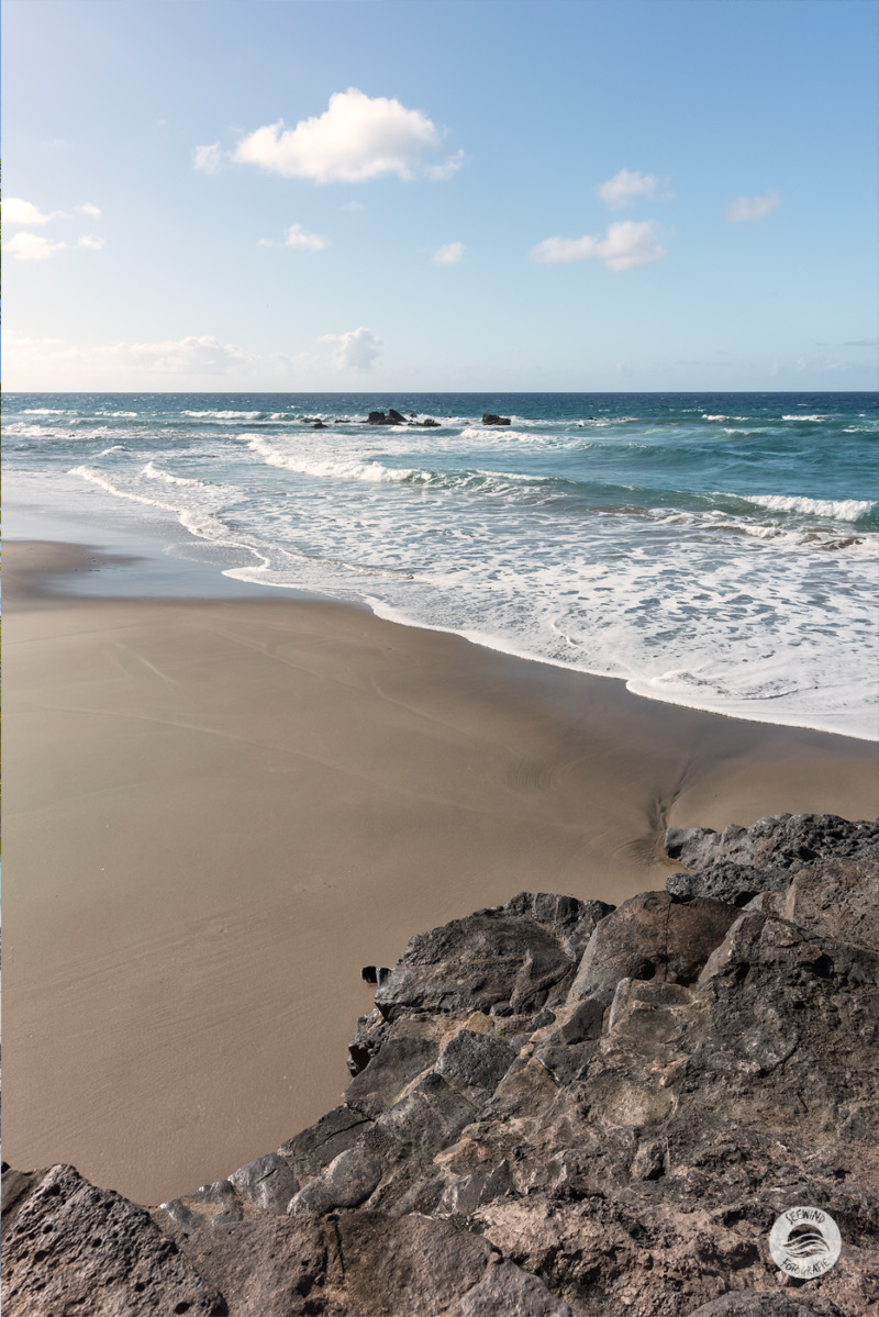 Granitfelsen am Strand von Anse Patates (Seychellen)